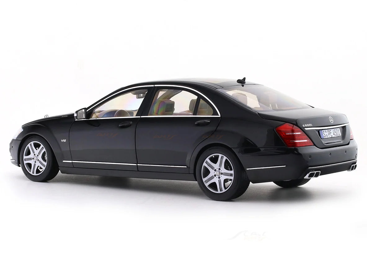 Mercedez Bens Maybach S600 Diecast 1:24 Die Cast Car