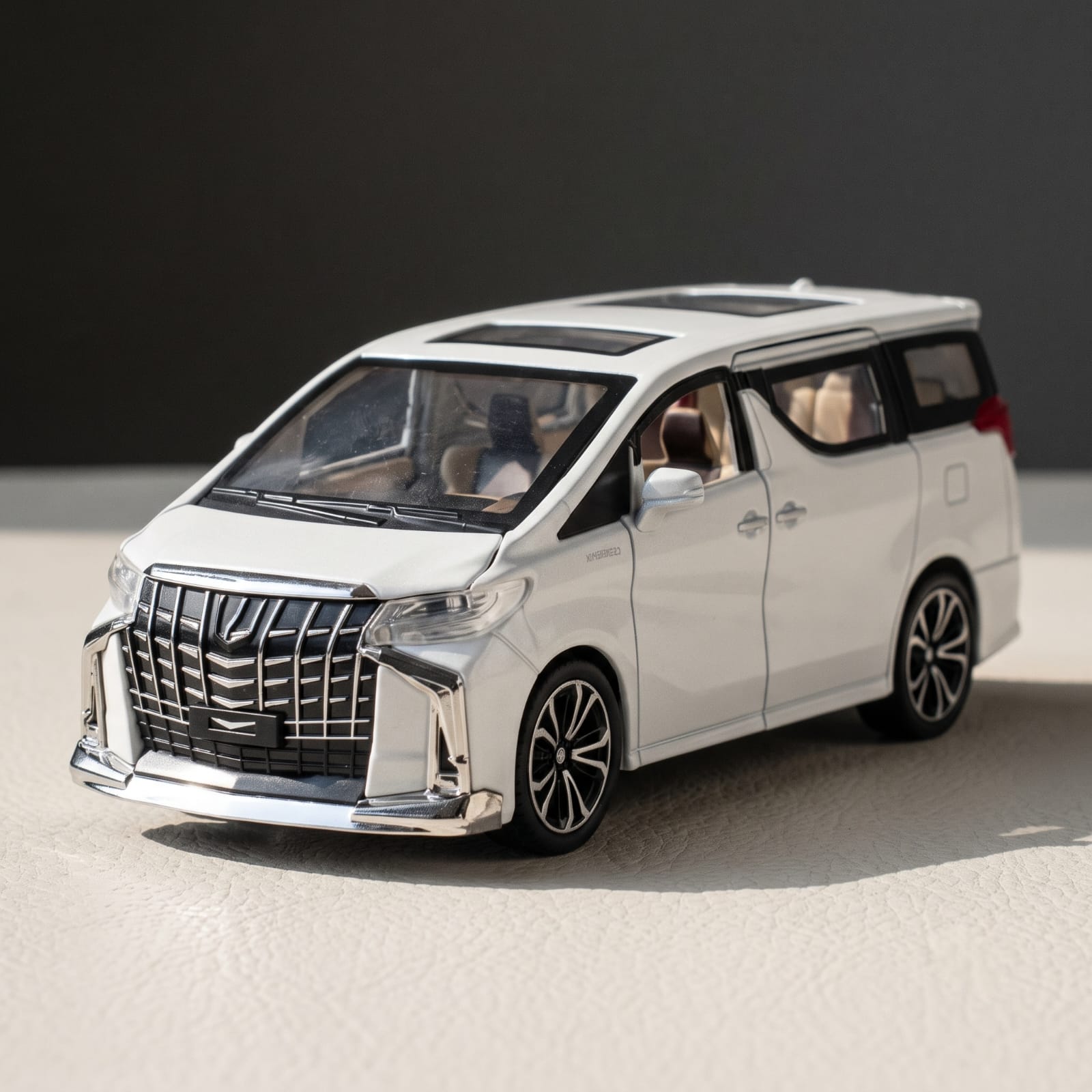 Toyota Alphard 1:24 Die-Cast Model Car –  Luxury MPV