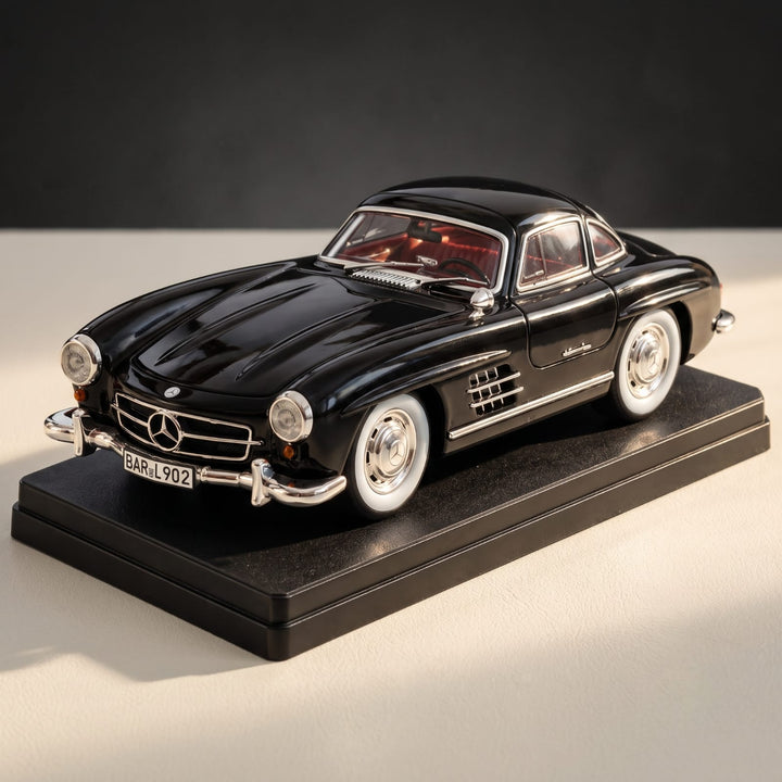 Mercedes-Benz 300 SL Gullwing 1:24 Die-Cast Model Car