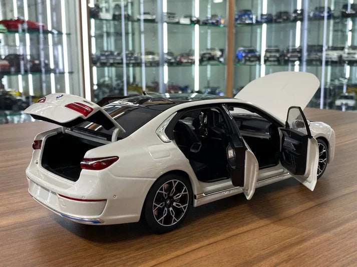 BMW i7 GT 1:24 Die Cast Car