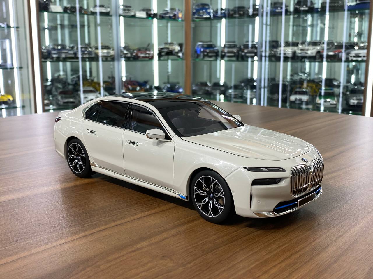 BMW i7 GT 1:24 Die Cast Car